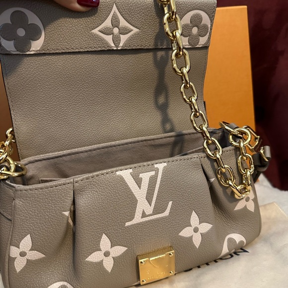 (SOLD)LOUIS VUITTON FAVORITE NEW - Picture 6 of 11